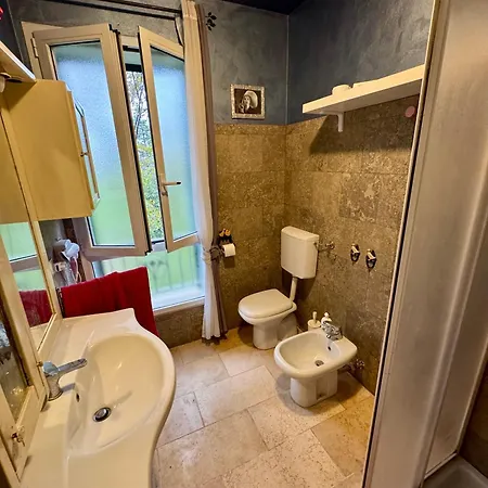 With Private Bathroom And Terrace In Homestay *