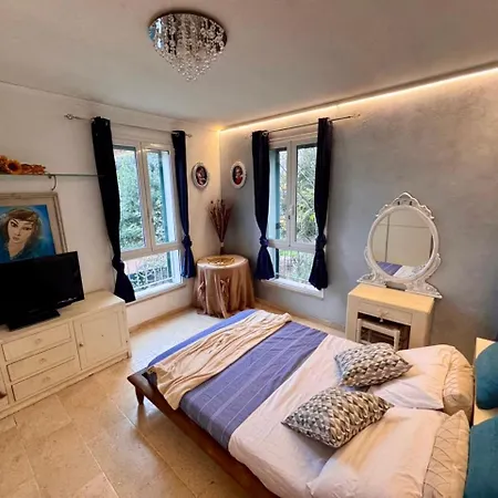 Homestay With Private Bathroom And Terrace In