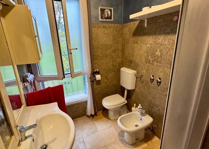 With Private Bathroom And Terrace In Homestay *